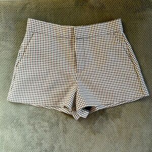 Size Small Houndstooth pattern shorts